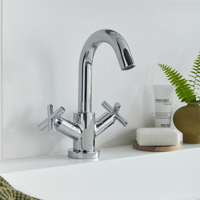 Mono
Basin Mixer
+ Universal Waste